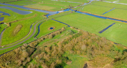 Natuurgebied Eilandspolder bij het dorpje Driehuizen vanuit de lucht